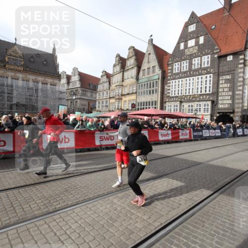 05.10.2025 - 20. swb-Marathon Bremen Yannick Fuchs http://msf.ph/oto/9309511 05.10.2025 11:16:13 Ziel 7109, 9640, 9679, 10220, 10564, 10635, 11331 meine-sportfotos.de