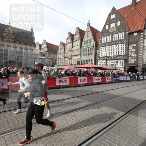 05.10.2025 - 20. swb-Marathon Bremen Yannick Fuchs http://msf.ph/oto/9309516 05.10.2025 11:16:14 Ziel 7109, 9640, 9679, 10220, 10340, 10564, 10635, 11331, 11378 meine-sportfotos.de