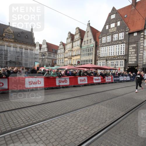 05.10.2025 - 20. swb-Marathon Bremen Yannick Fuchs http://msf.ph/oto/9309522 05.10.2025 11:16:16 Ziel 9679, 10339, 10340, 10564, 11378 meine-sportfotos.de