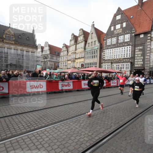 05.10.2025 - 20. swb-Marathon Bremen Yannick Fuchs http://msf.ph/oto/9309526 05.10.2025 11:16:17 Ziel 9679, 10339, 10340, 10564, 11247, 11378 meine-sportfotos.de