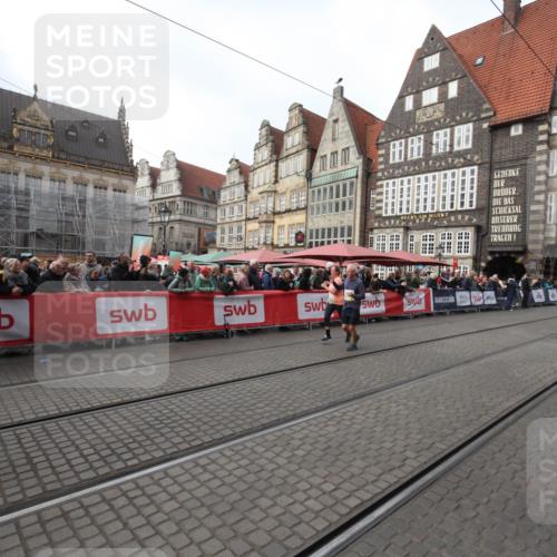 05.10.2025 - 20. swb-Marathon Bremen Yannick Fuchs http://msf.ph/oto/9309530 05.10.2025 11:16:21 Ziel 7110, 10339, 11247 meine-sportfotos.de