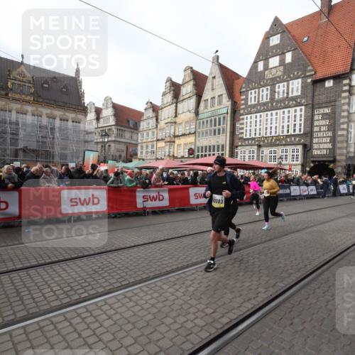 05.10.2025 - 20. swb-Marathon Bremen Yannick Fuchs http://msf.ph/oto/9309541 05.10.2025 11:16:28 Ziel 10023, 10083, 10379, 10450, 11029, 11358 meine-sportfotos.de