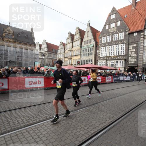 05.10.2025 - 20. swb-Marathon Bremen Yannick Fuchs http://msf.ph/oto/9309543 05.10.2025 11:16:29 Ziel 10023, 10083, 10379, 10450, 11029, 11358, 11404 meine-sportfotos.de
