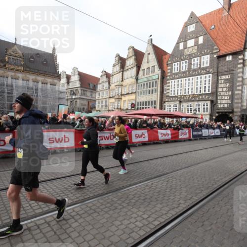 05.10.2025 - 20. swb-Marathon Bremen Yannick Fuchs http://msf.ph/oto/9309545 05.10.2025 11:16:30 Ziel 10023, 10083, 10379, 10450, 11358, 11404 meine-sportfotos.de