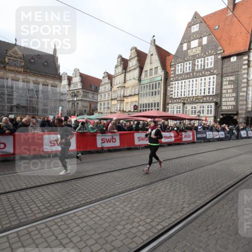 05.10.2025 - 20. swb-Marathon Bremen Yannick Fuchs http://msf.ph/oto/9309559 05.10.2025 11:16:33 Ziel 11358, 11404 meine-sportfotos.de