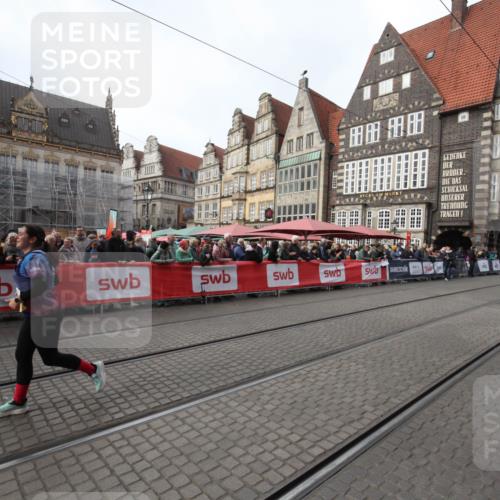 05.10.2025 - 20. swb-Marathon Bremen Yannick Fuchs http://msf.ph/oto/9309604 05.10.2025 11:16:46 Ziel 9753 meine-sportfotos.de