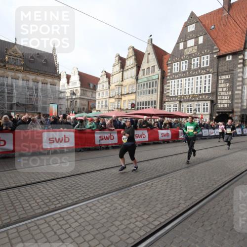 05.10.2025 - 20. swb-Marathon Bremen Yannick Fuchs http://msf.ph/oto/9309655 05.10.2025 11:17:00 Ziel 9698, 9838, 10728, 10736, 10752 meine-sportfotos.de
