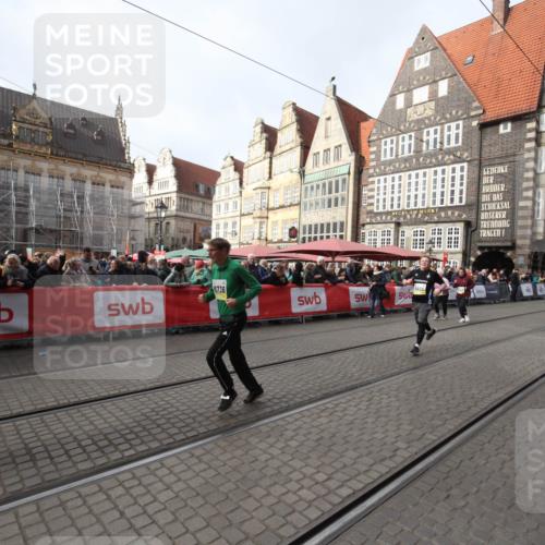 05.10.2025 - 20. swb-Marathon Bremen Yannick Fuchs http://msf.ph/oto/9309664 05.10.2025 11:17:01 Ziel 9698, 9838, 10728, 10736, 10752 meine-sportfotos.de