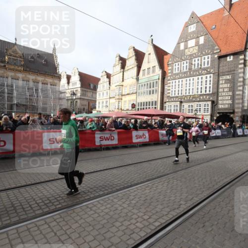 05.10.2025 - 20. swb-Marathon Bremen Yannick Fuchs http://msf.ph/oto/9309666 05.10.2025 11:17:01 Ziel 9698, 9838, 10728, 10736, 10752 meine-sportfotos.de