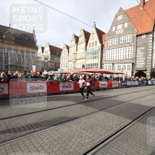 05.10.2025 - 20. swb-Marathon Bremen Yannick Fuchs http://msf.ph/oto/9309681 05.10.2025 11:17:04 Ziel 10728, 10752 meine-sportfotos.de