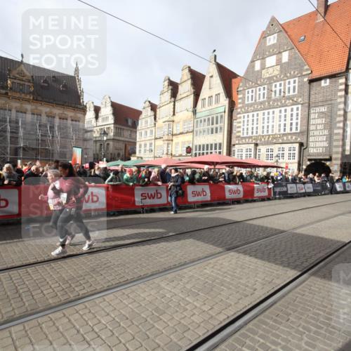 05.10.2025 - 20. swb-Marathon Bremen Yannick Fuchs http://msf.ph/oto/9309694 05.10.2025 11:17:05 Ziel 10728, 10752 meine-sportfotos.de