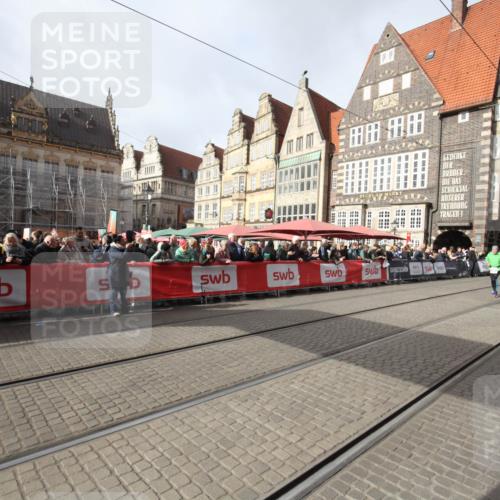 05.10.2025 - 20. swb-Marathon Bremen Yannick Fuchs http://msf.ph/oto/9309737 05.10.2025 11:17:10 Ziel 10759, 10874 meine-sportfotos.de