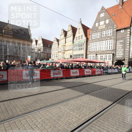 05.10.2025 - 20. swb-Marathon Bremen Yannick Fuchs http://msf.ph/oto/9309746 05.10.2025 11:17:11 Ziel 10759, 10874 meine-sportfotos.de