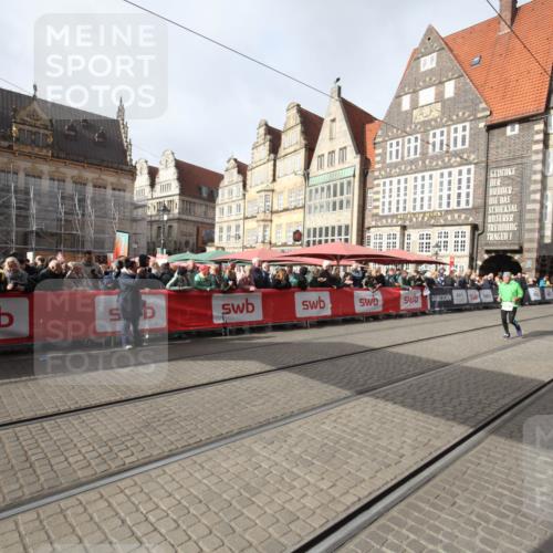 05.10.2025 - 20. swb-Marathon Bremen Yannick Fuchs http://msf.ph/oto/9309749 05.10.2025 11:17:11 Ziel 10759, 10874 meine-sportfotos.de