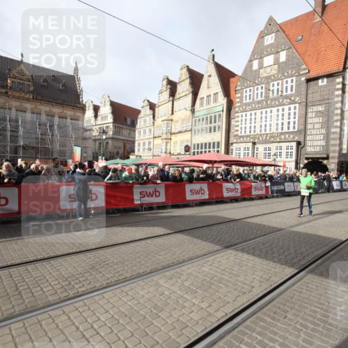05.10.2025 - 20. swb-Marathon Bremen Yannick Fuchs http://msf.ph/oto/9309752 05.10.2025 11:17:11 Ziel 10759, 10874 meine-sportfotos.de