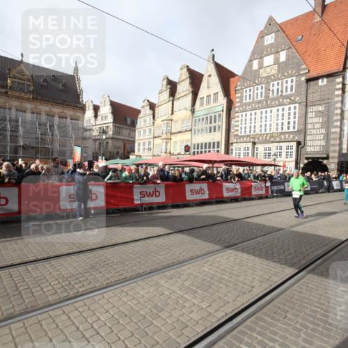 05.10.2025 - 20. swb-Marathon Bremen Yannick Fuchs http://msf.ph/oto/9309753 05.10.2025 11:17:12 Ziel 10759, 10874 meine-sportfotos.de