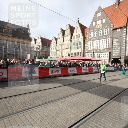 05.10.2025 - 20. swb-Marathon Bremen Yannick Fuchs http://msf.ph/oto/9309758 05.10.2025 11:17:12 Ziel 10759, 10874 meine-sportfotos.de