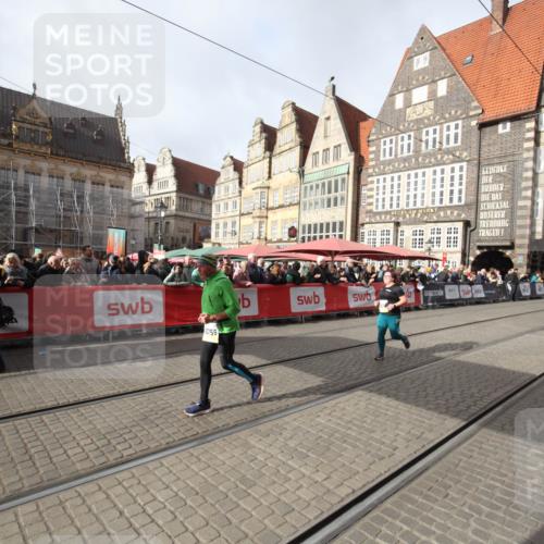 05.10.2025 - 20. swb-Marathon Bremen Yannick Fuchs http://msf.ph/oto/9309776 05.10.2025 11:17:14 Ziel 10759, 10874 meine-sportfotos.de