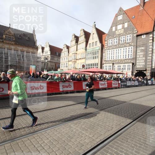 05.10.2025 - 20. swb-Marathon Bremen Yannick Fuchs http://msf.ph/oto/9309780 05.10.2025 11:17:15 Ziel 10759, 10874 meine-sportfotos.de