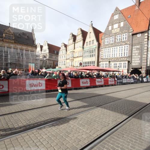 05.10.2025 - 20. swb-Marathon Bremen Yannick Fuchs http://msf.ph/oto/9309785 05.10.2025 11:17:16 Ziel 10874 meine-sportfotos.de