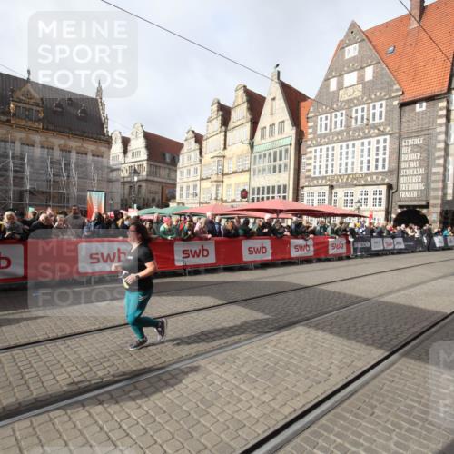 05.10.2025 - 20. swb-Marathon Bremen Yannick Fuchs http://msf.ph/oto/9309787 05.10.2025 11:17:16 Ziel 10874 meine-sportfotos.de