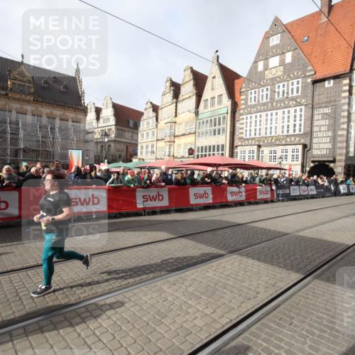 05.10.2025 - 20. swb-Marathon Bremen Yannick Fuchs http://msf.ph/oto/9309789 05.10.2025 11:17:16 Ziel 10874 meine-sportfotos.de