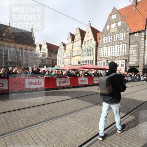 05.10.2025 - 20. swb-Marathon Bremen Yannick Fuchs http://msf.ph/oto/9309807 05.10.2025 11:17:19 Ziel  meine-sportfotos.de