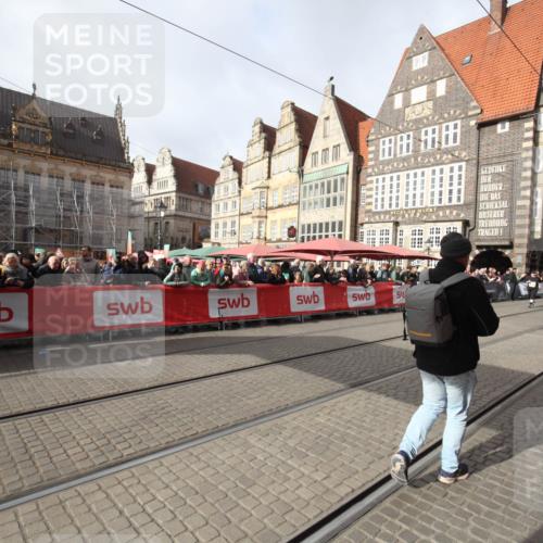 05.10.2025 - 20. swb-Marathon Bremen Yannick Fuchs http://msf.ph/oto/9309809 05.10.2025 11:17:19 Ziel  meine-sportfotos.de