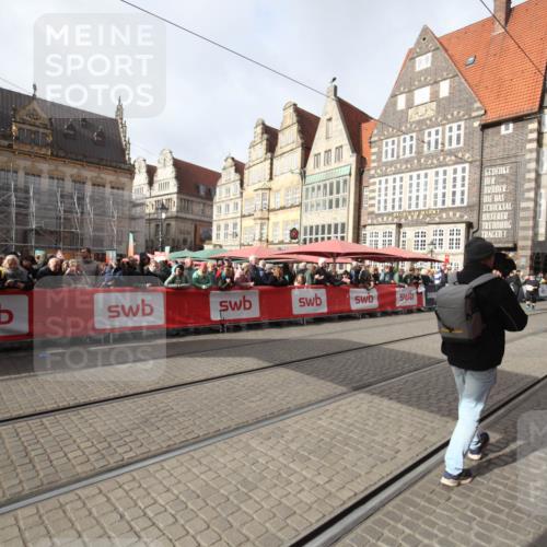 05.10.2025 - 20. swb-Marathon Bremen Yannick Fuchs http://msf.ph/oto/9309811 05.10.2025 11:17:19 Ziel  meine-sportfotos.de
