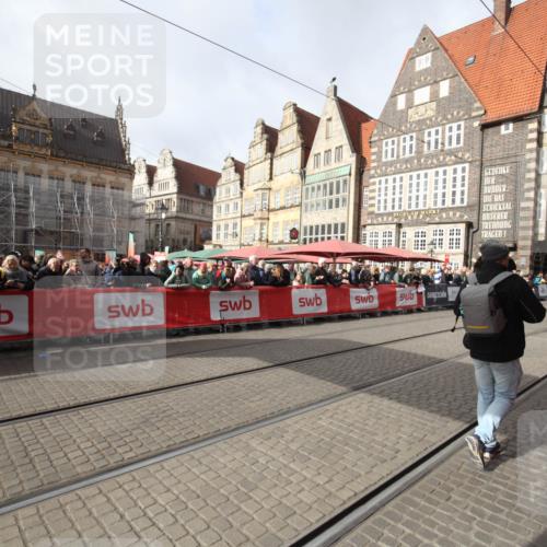 05.10.2025 - 20. swb-Marathon Bremen Yannick Fuchs http://msf.ph/oto/9309813 05.10.2025 11:17:19 Ziel  meine-sportfotos.de