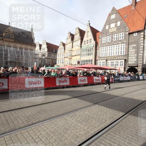 05.10.2025 - 20. swb-Marathon Bremen Yannick Fuchs http://msf.ph/oto/9309840 05.10.2025 11:17:23 Ziel 11008 meine-sportfotos.de