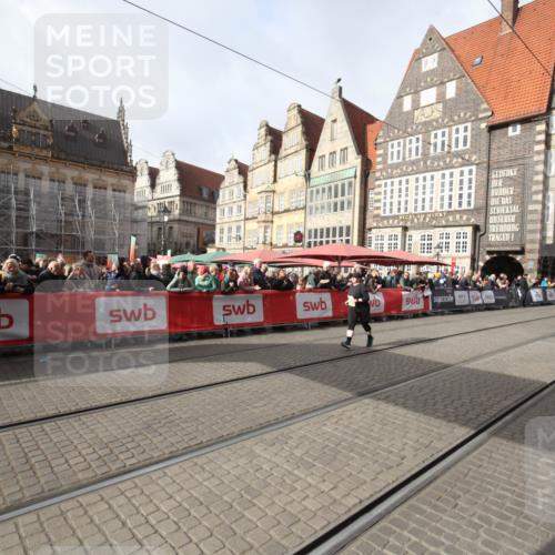 05.10.2025 - 20. swb-Marathon Bremen Yannick Fuchs http://msf.ph/oto/9309845 05.10.2025 11:17:24 Ziel 11008 meine-sportfotos.de