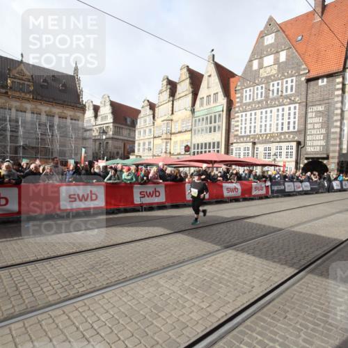 05.10.2025 - 20. swb-Marathon Bremen Yannick Fuchs http://msf.ph/oto/9309849 05.10.2025 11:17:24 Ziel 11008 meine-sportfotos.de