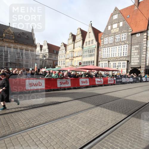 05.10.2025 - 20. swb-Marathon Bremen Yannick Fuchs http://msf.ph/oto/9309864 05.10.2025 11:17:26 Ziel 11008 meine-sportfotos.de