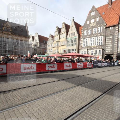 05.10.2025 - 20. swb-Marathon Bremen Yannick Fuchs http://msf.ph/oto/9309873 05.10.2025 11:17:27 Ziel 11008 meine-sportfotos.de