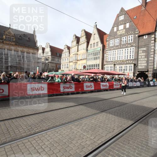 05.10.2025 - 20. swb-Marathon Bremen Yannick Fuchs http://msf.ph/oto/9309899 05.10.2025 11:17:31 Ziel 9805 meine-sportfotos.de