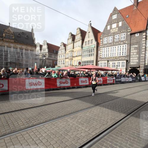 05.10.2025 - 20. swb-Marathon Bremen Yannick Fuchs http://msf.ph/oto/9309910 05.10.2025 11:17:32 Ziel 9805 meine-sportfotos.de