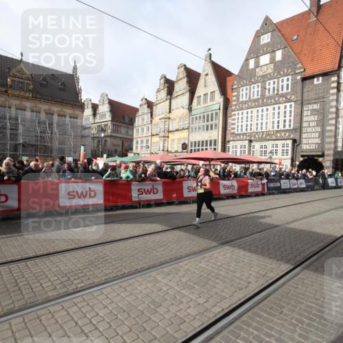 05.10.2025 - 20. swb-Marathon Bremen Yannick Fuchs http://msf.ph/oto/9309912 05.10.2025 11:17:32 Ziel 9805 meine-sportfotos.de