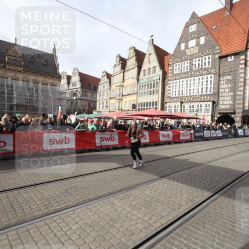 05.10.2025 - 20. swb-Marathon Bremen Yannick Fuchs http://msf.ph/oto/9309914 05.10.2025 11:17:33 Ziel 9805 meine-sportfotos.de