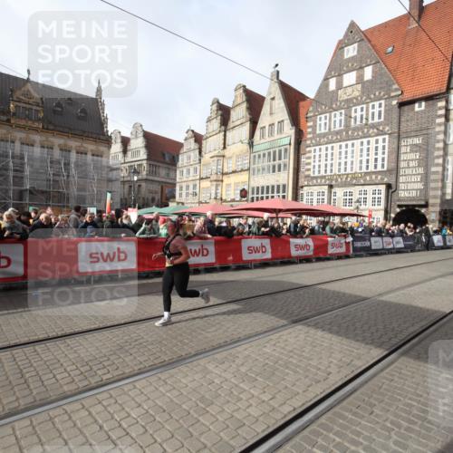 05.10.2025 - 20. swb-Marathon Bremen Yannick Fuchs http://msf.ph/oto/9309916 05.10.2025 11:17:33 Ziel 9805 meine-sportfotos.de