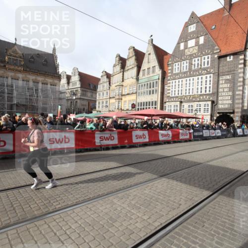 05.10.2025 - 20. swb-Marathon Bremen Yannick Fuchs http://msf.ph/oto/9309921 05.10.2025 11:17:34 Ziel 9805 meine-sportfotos.de