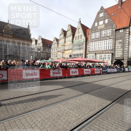 05.10.2025 - 20. swb-Marathon Bremen Yannick Fuchs http://msf.ph/oto/9309923 05.10.2025 11:17:34 Ziel 9805 meine-sportfotos.de