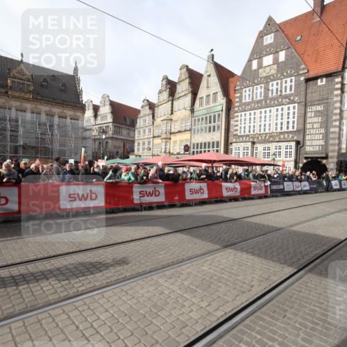05.10.2025 - 20. swb-Marathon Bremen Yannick Fuchs http://msf.ph/oto/9309924 05.10.2025 11:17:34 Ziel 9805 meine-sportfotos.de