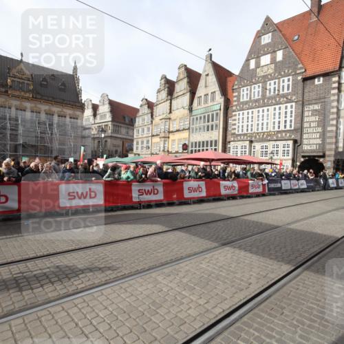 05.10.2025 - 20. swb-Marathon Bremen Yannick Fuchs http://msf.ph/oto/9309926 05.10.2025 11:17:34 Ziel 9805 meine-sportfotos.de