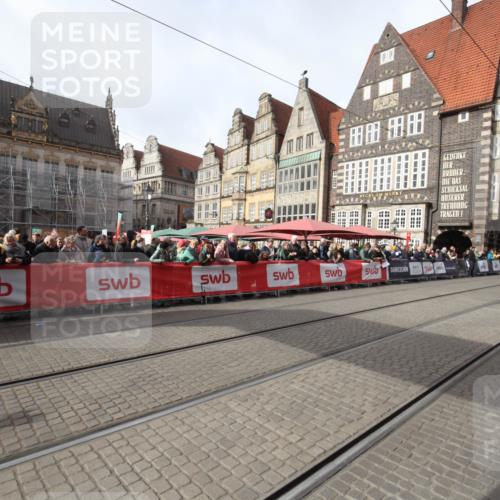 05.10.2025 - 20. swb-Marathon Bremen Yannick Fuchs http://msf.ph/oto/9309928 05.10.2025 11:17:35 Ziel  meine-sportfotos.de