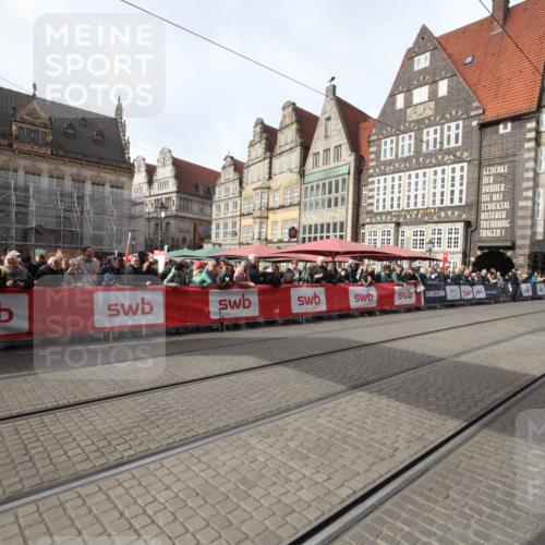 05.10.2025 - 20. swb-Marathon Bremen Yannick Fuchs http://msf.ph/oto/9309932 05.10.2025 11:17:35 Ziel  meine-sportfotos.de