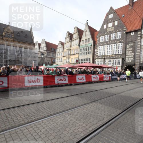 05.10.2025 - 20. swb-Marathon Bremen Yannick Fuchs http://msf.ph/oto/9309985 05.10.2025 11:17:42 Ziel 9869 meine-sportfotos.de
