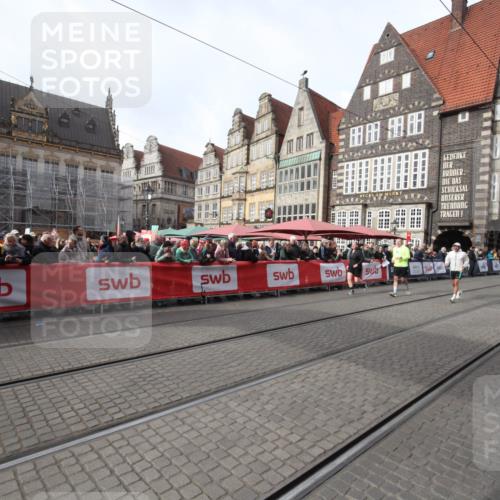 05.10.2025 - 20. swb-Marathon Bremen Yannick Fuchs http://msf.ph/oto/9309996 05.10.2025 11:17:44 Ziel 9869, 10312, 10465 meine-sportfotos.de