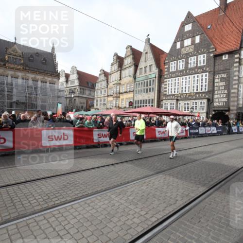 05.10.2025 - 20. swb-Marathon Bremen Yannick Fuchs http://msf.ph/oto/9310013 05.10.2025 11:17:46 Ziel 9869, 10312, 10465 meine-sportfotos.de