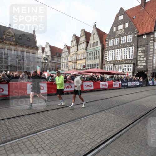 05.10.2025 - 20. swb-Marathon Bremen Yannick Fuchs http://msf.ph/oto/9310019 05.10.2025 11:17:47 Ziel 9869, 10312, 10465 meine-sportfotos.de